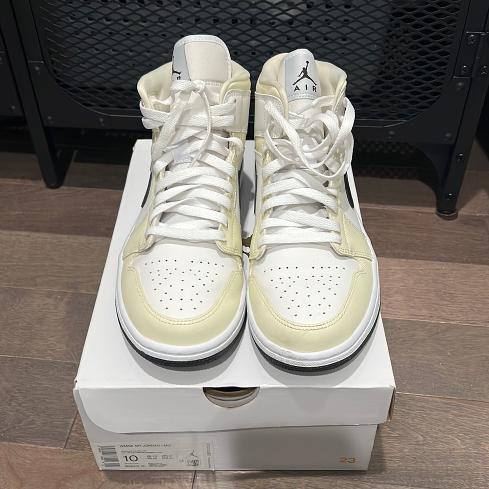 Air Jordan 1 Mid Womens white coconut black size 10